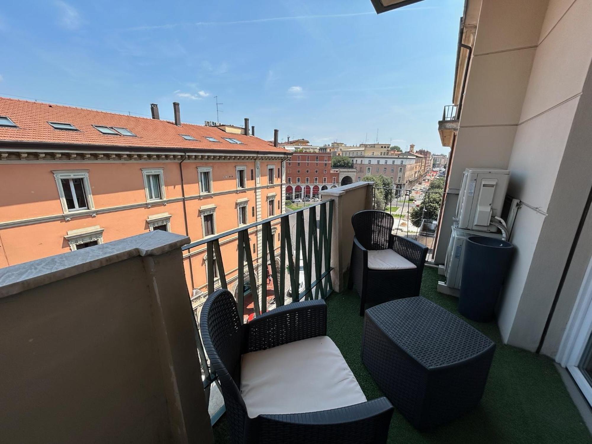 Stayinbologna 2, Bologna